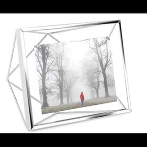 Umbra | Silver 4x6 picture frame
